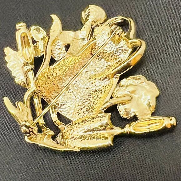 Vintage AJC Satine Gold Tone Gardening Tools Flowers Watering Can Brooch 4080 - Picture 6 of 10